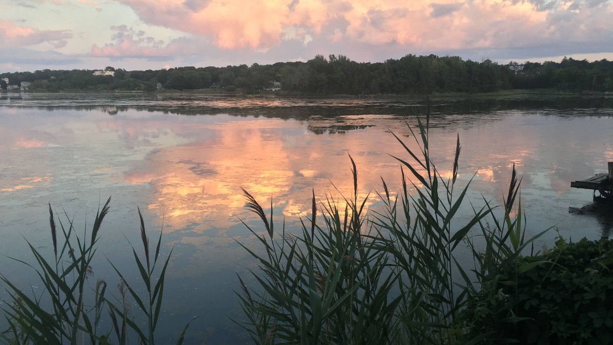 Hull House | Great Location on pond 1 minute from beautiful beach