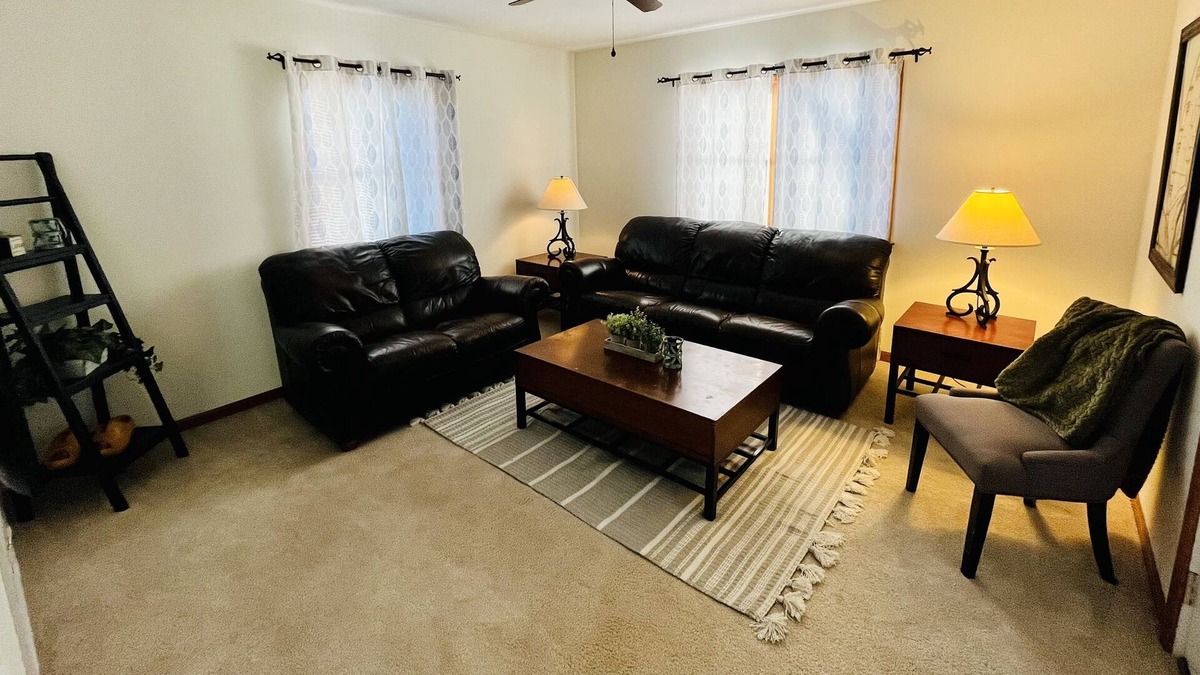Port Clinton House | Great Location ONLY 5 Blocks to Beach