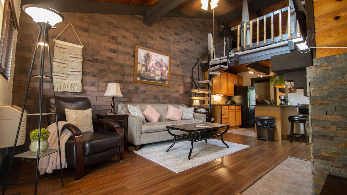 Benson Gardens Condo | Great location! Perfect for traveling medical professional or corporate housing