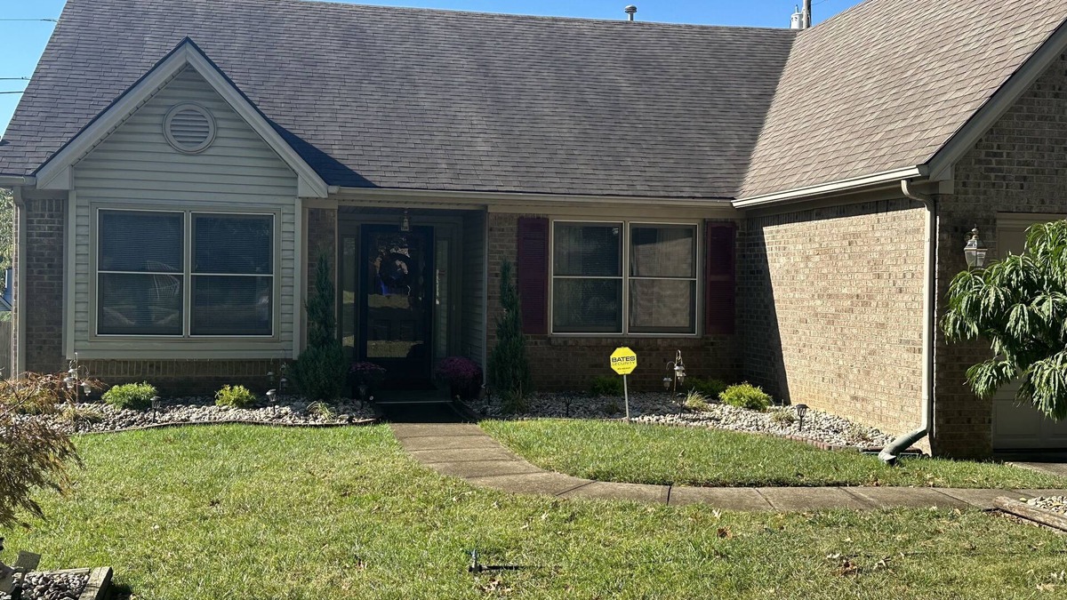 Lexington House | Great Location! Plenty of space 3BR/2 Bath Ranch Style home.