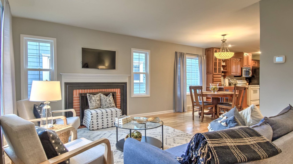 Lansing House | Great location to MSU! Charming 3 bedroom, 2.5 bathroom house.