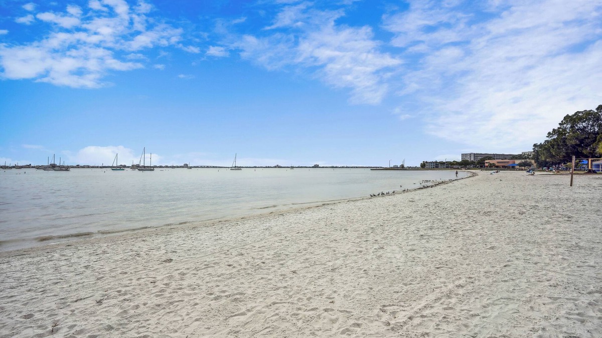 Gulfport Condo | 🌴Great Location☀Walk To Beach🐬Ledoux Carre' #1🐠Historic Charm! Pet Friendly