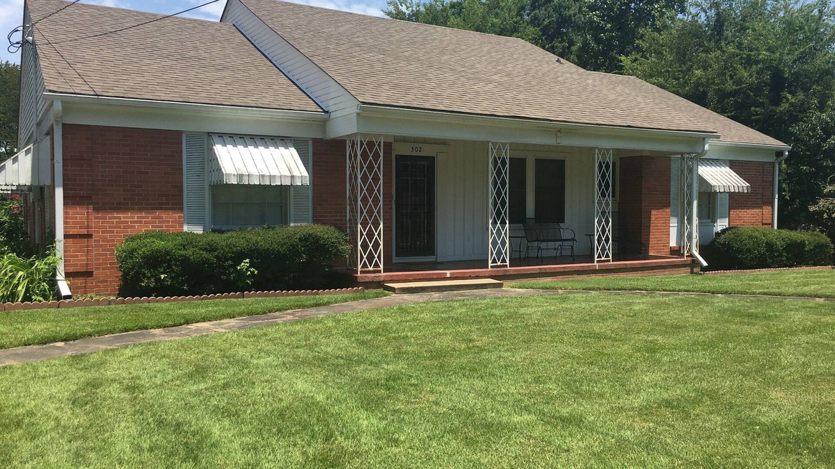 Hot Springs House | Great Location! Walk to Oaklawn Resort