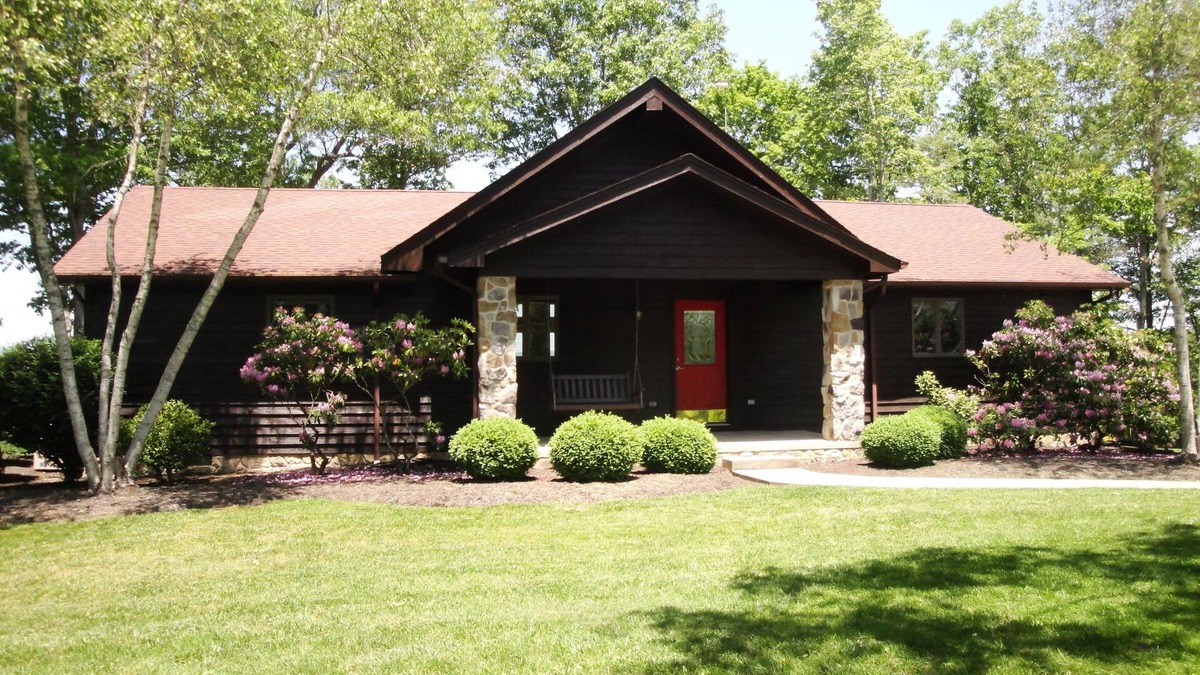 Frankford House | Great Location with Breathtaking Views in Greenbrier County, WV.