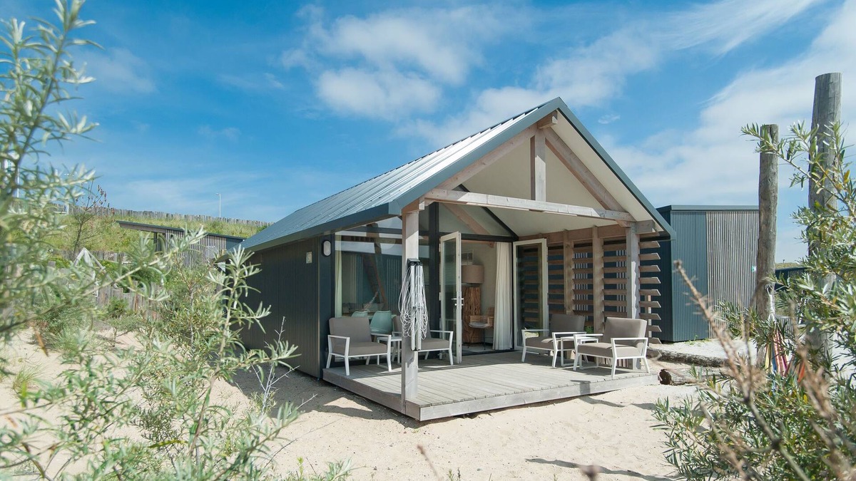 Bloemendaal House | Great lodge with a combi microwave, in Bloemendaal