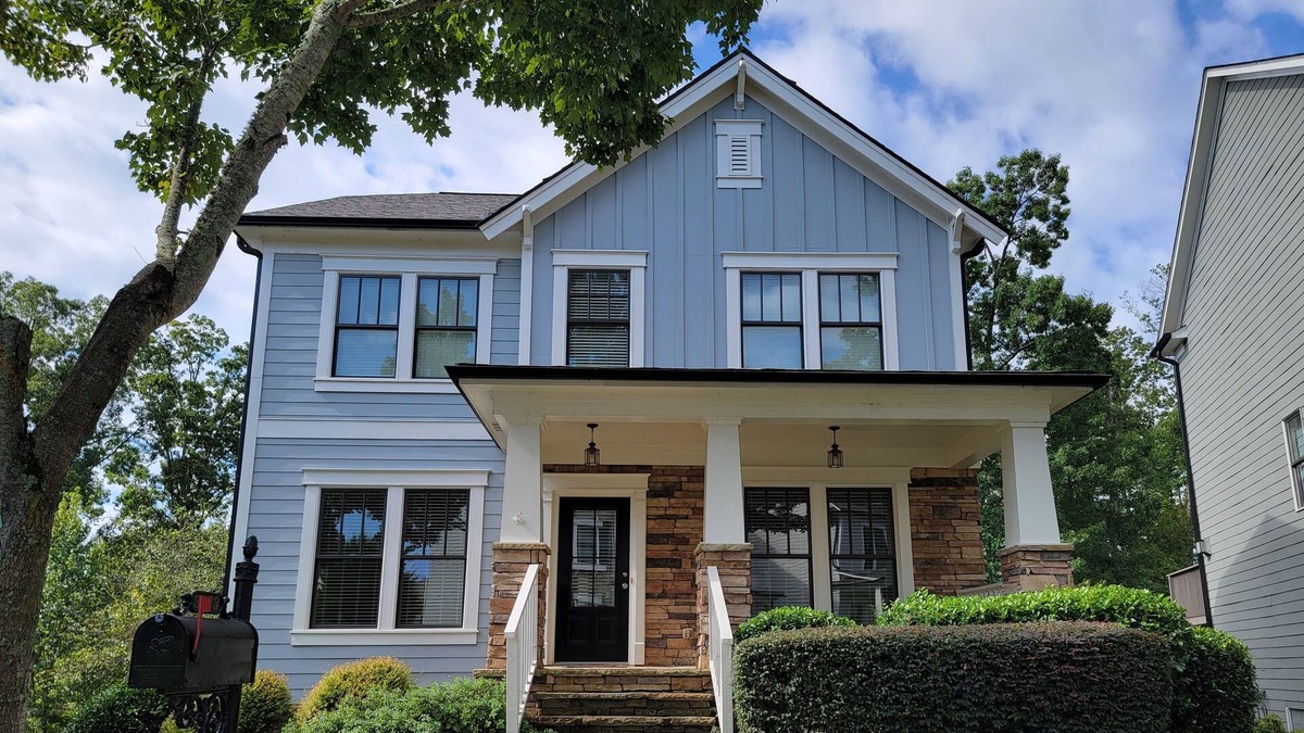 Suwanee House | Great looking property for rent and in prime location!