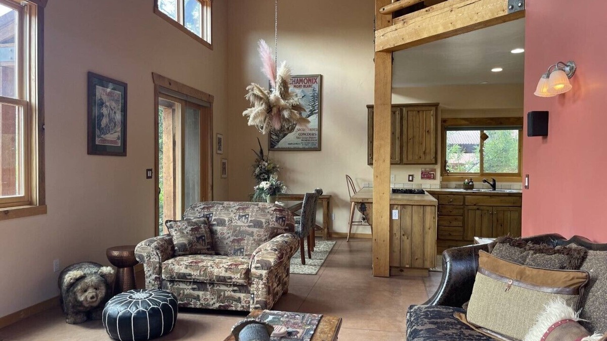 Moab South Valley House | Great Moab Rim views, peaceful home along golf course neighbourhood