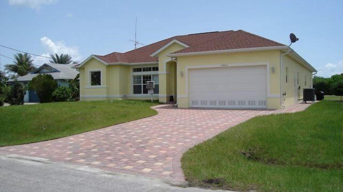 Gulf Cove Villa | Great modern spacious villa beautifully located on the water