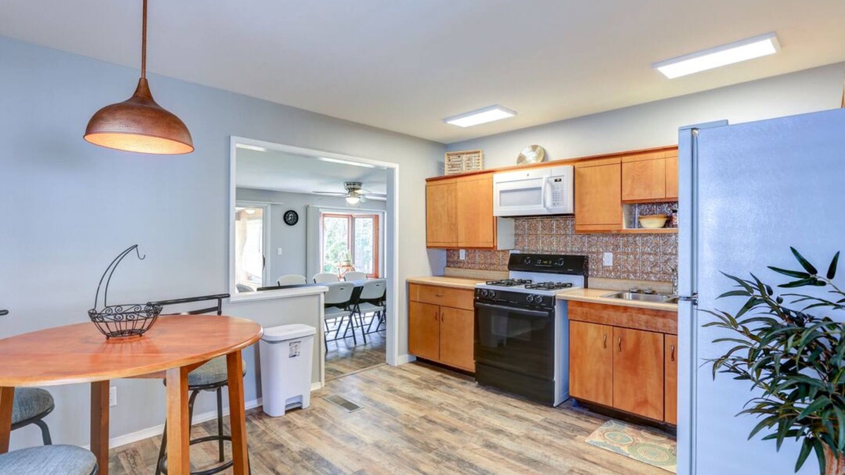 Champaign House | Great neighborhood! 3 bed 2 full bath close to shopping, restaurants, U of I