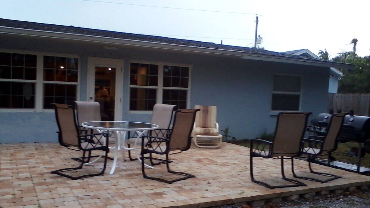 Laurel House | Great Nokomis Location, Minutes to The Beach, Winter Availability