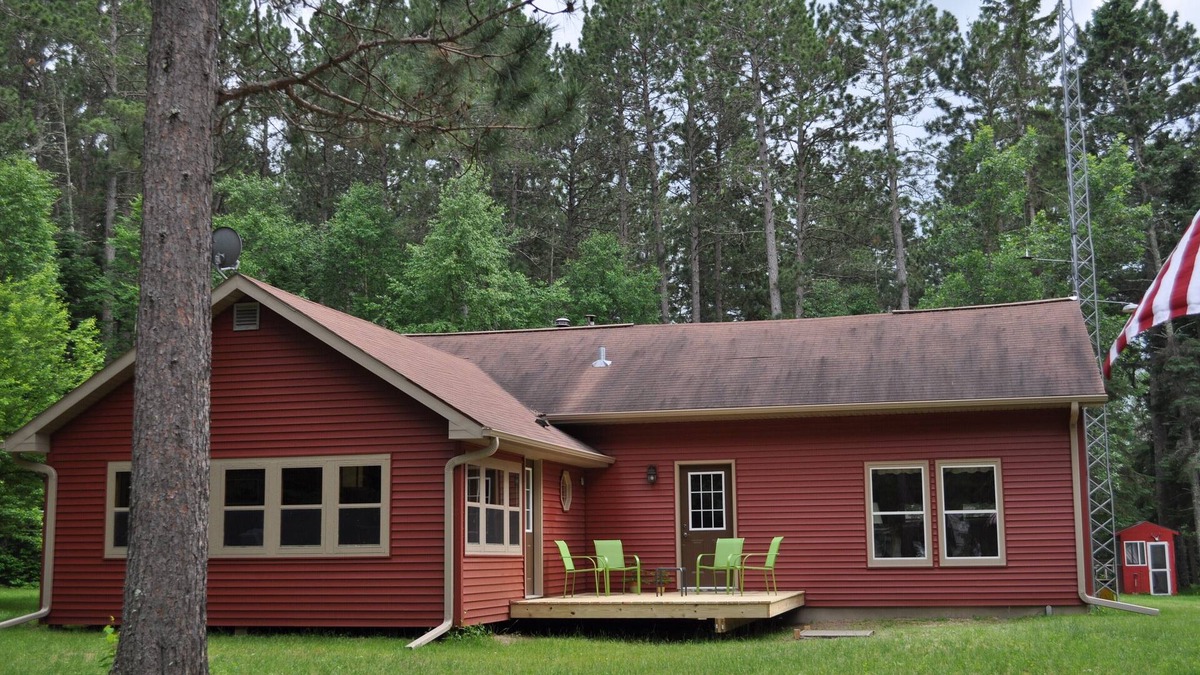 Bigfork House | Great northwoods retreat for vacationers, fishermen, and snowmobilers.