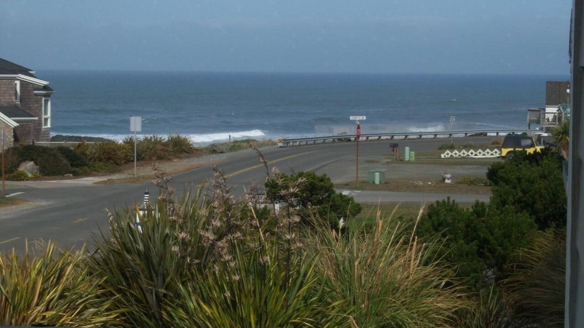Bandon Condo | Great Place For A Family Vacation - Close to Beach -