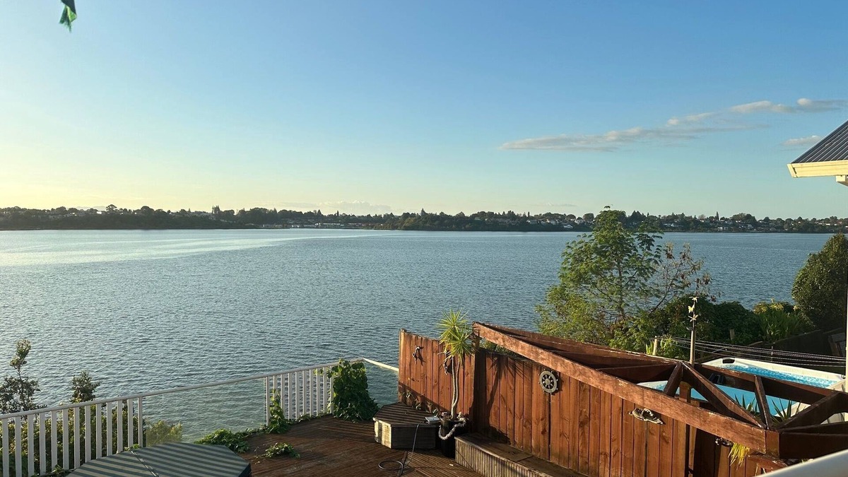 Tauranga House | Great place for a summer holiday with a pool and a great view across the water