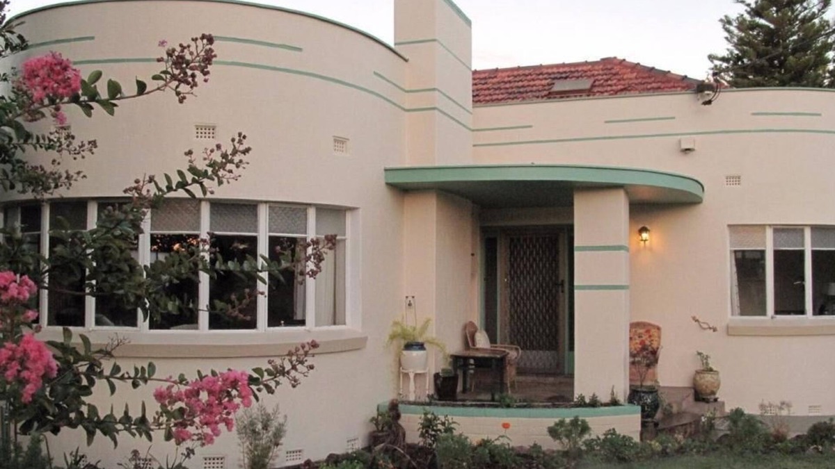 Ontario Hotel | Great Place to Stay! Indoor Pool, Pet-friendly, Free Parking and Breakfast