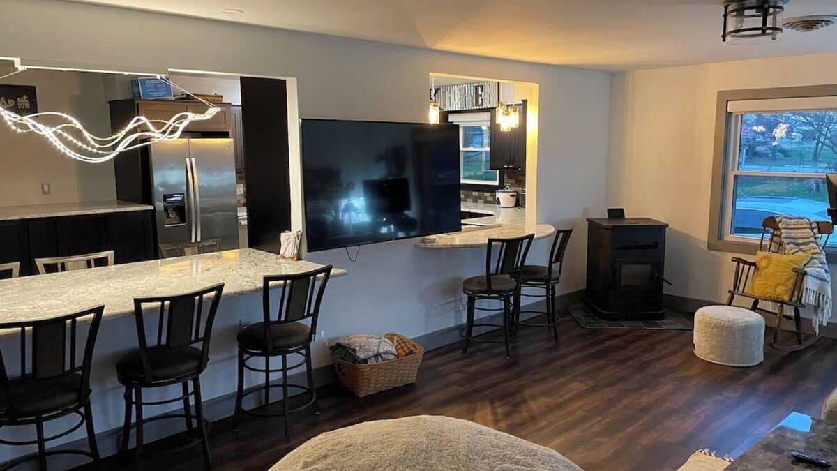 Arlington House | Great Place to Stay when Visiting - Pet Friendly