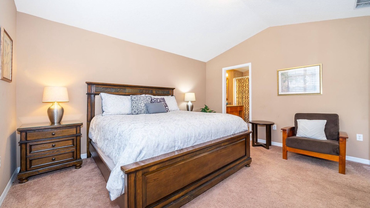 Sunrise Lakes Villa | Great Pool Villa with Water View near Disney