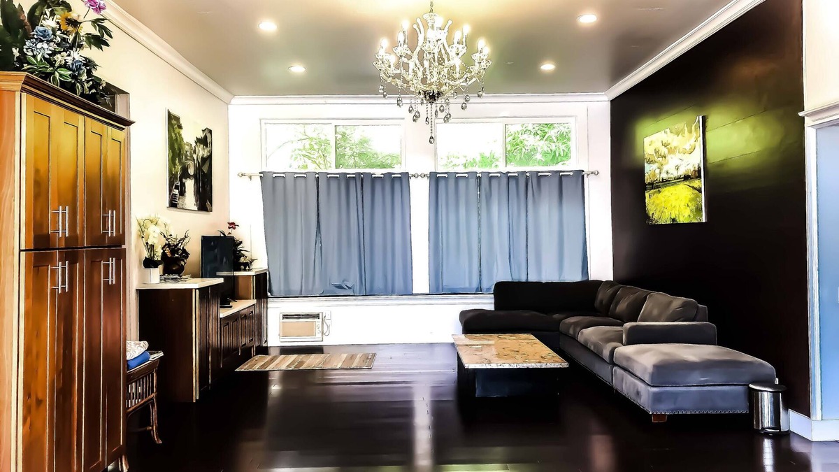 Waimanalo House | Great Price! 4800sf 9 rooms 5 baths Gated New House Steps from Waimanalo Beach