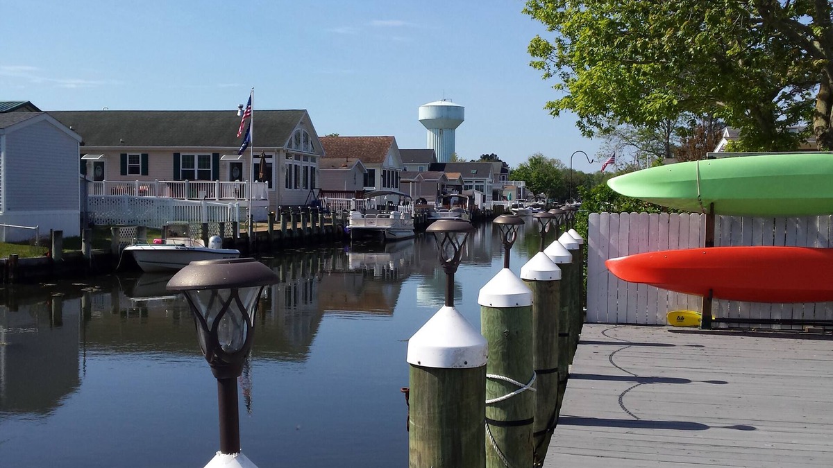 Selbyville House | Great Price, Clean home on Canal, huge Deck, Grill, Kayaks, Pool Great Location!