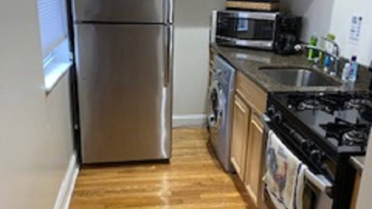 Kingman Park Apartment | GREAT PRICE & LOCATION - 31% off 31 days! Cozy 1 BR APT w/ PARKING