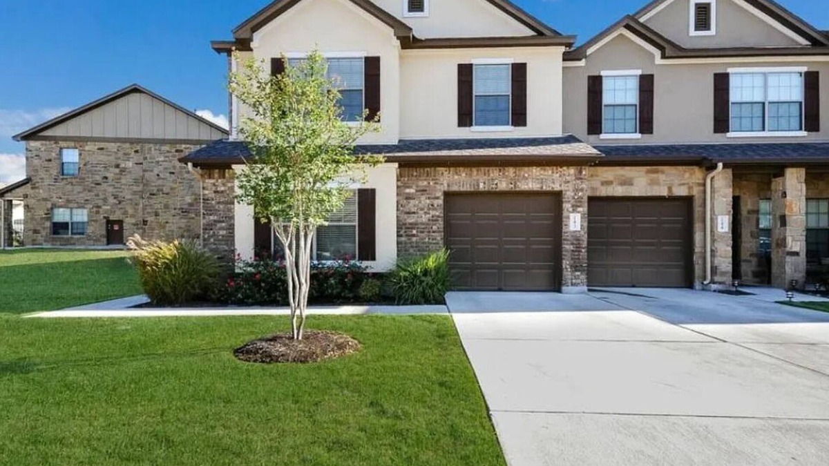 Cedar Park House | GREAT PRICE! Monthly Rental. 3 Bed 2.5 Bath HUGE, Clean, and Beautiful Location