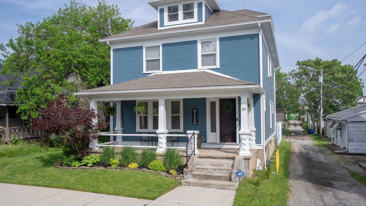 Dayton House | *GREAT PRICES*NEW*6 Bed*2.5 Bath*Next to UD*Sleeps 14*Kid Friendly*PATIO