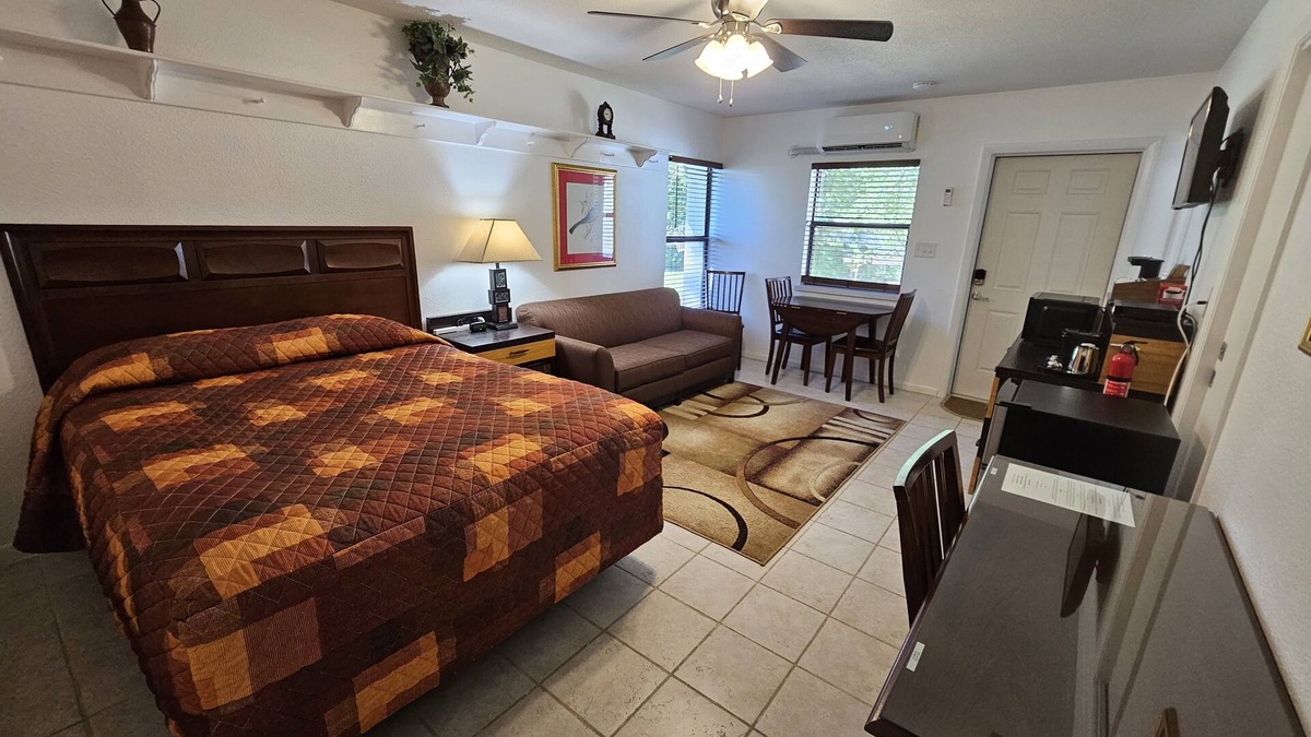 Lakeland House | Great quiet and comfortable, South Central Lakeland location.