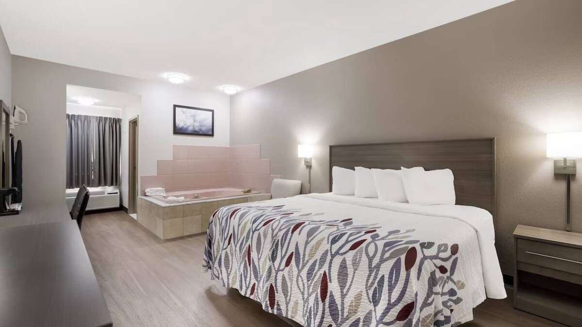 Weedsport House | Great Rates, Great Stays! Minutes to Syracuse Hancock International Airport!