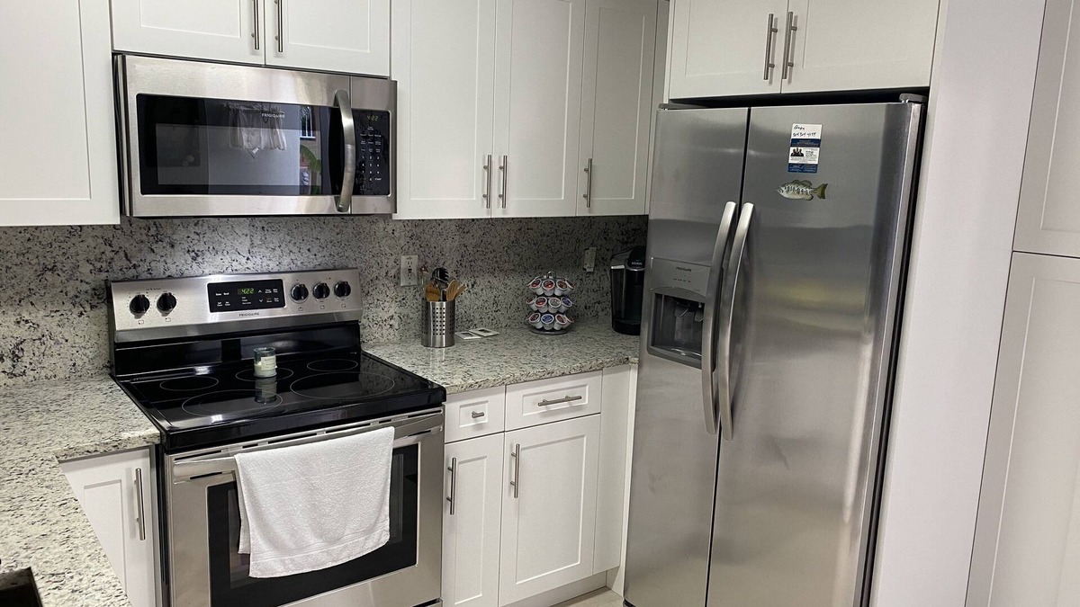 Sexton Cove Estates House | Great Rates! Remodeled Cozy Waterfront Mobile Home In Key Largo