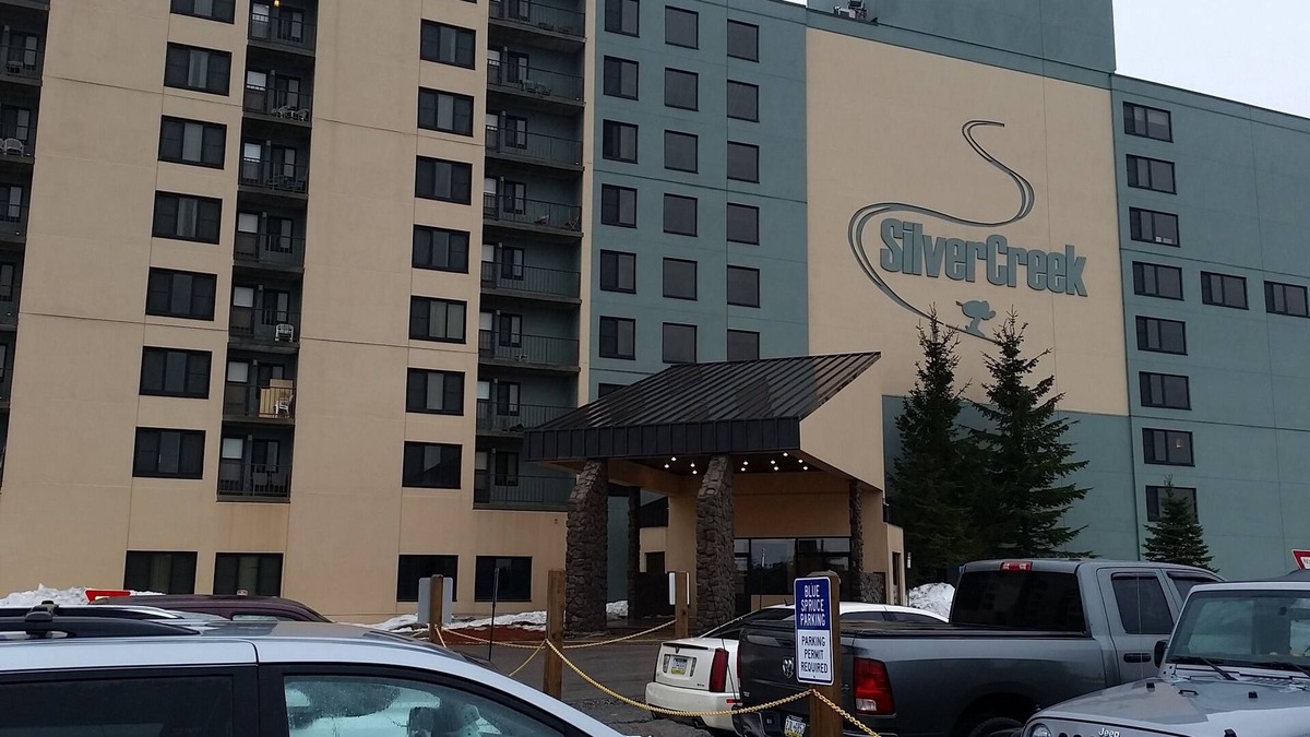 Snowshoe Apartment | GREAT Rates! STAY A WEEK FOR 30% OFF at Silver Creek Studio . Many Amenities!