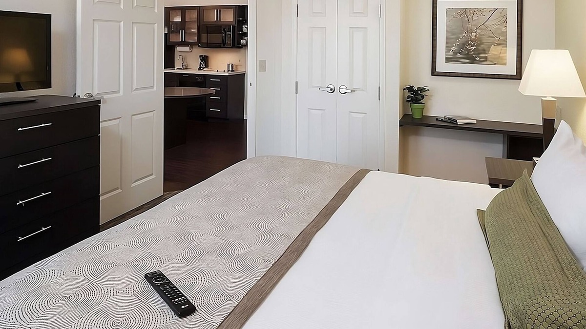 Southfield Hotel | Great Relaxing Overnight Stay! 3 Pet-friendly Units w/Kitchen, Free Parking