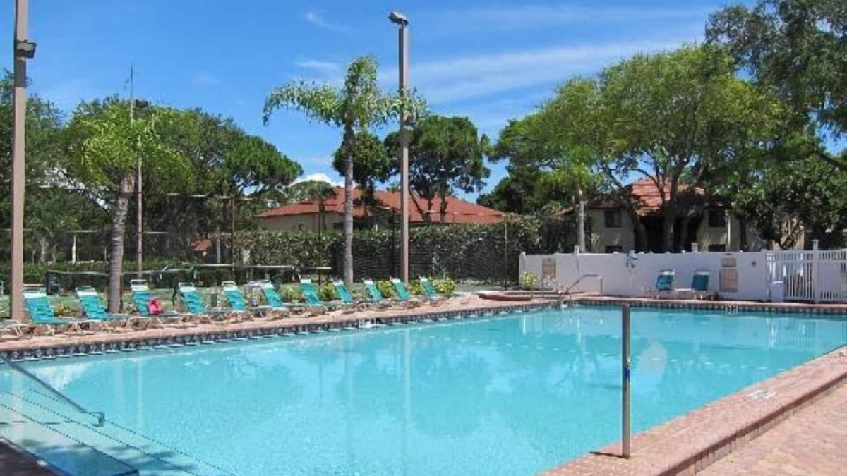 Trailer Estates Apartment | Great Relaxing Overnight Stay! Kitchenette, Free Parking, 2 Tennis Courts