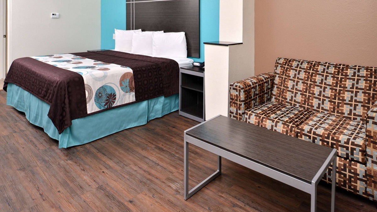 Spring Hotel | Great Relaxing Overnight Stay! Comfortable Unit! Close to ExxonMobil Campus!