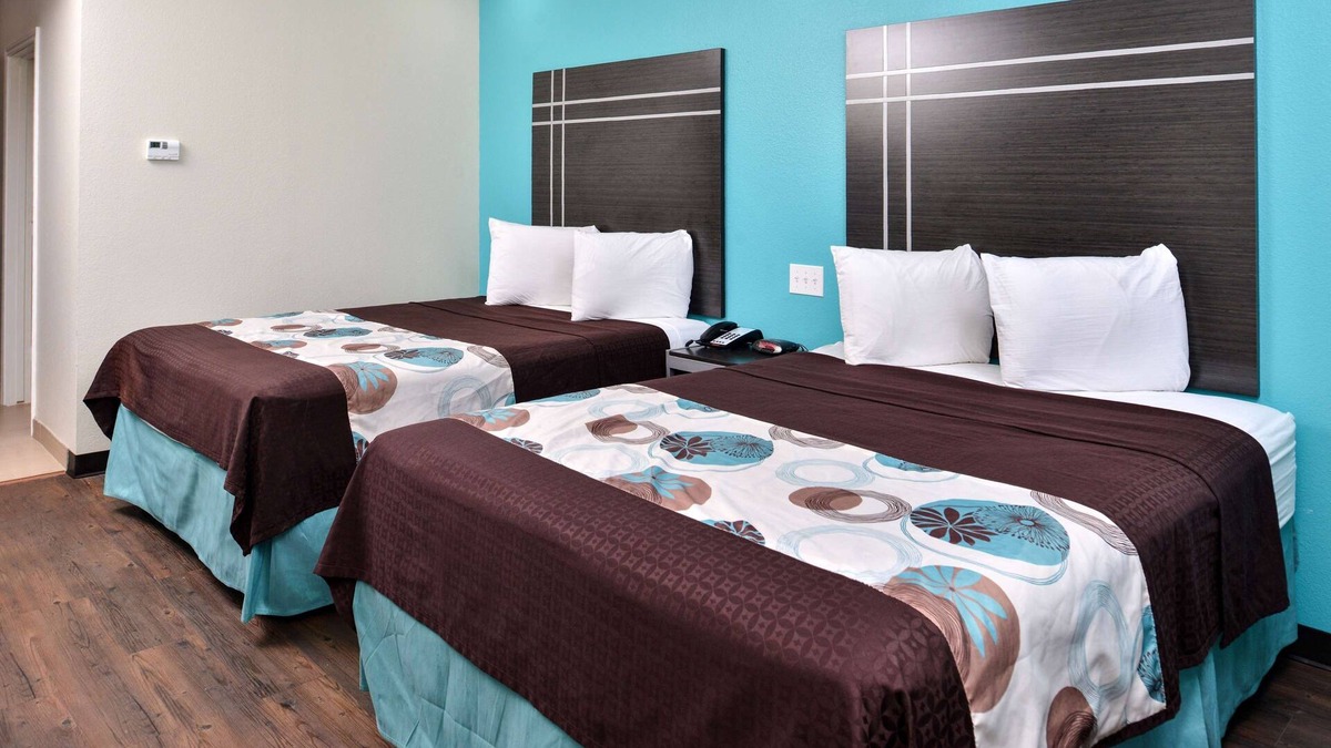 Spring Hotel | Great Relaxing Overnight Stay! 3 Spacious Units! Minutes Away to Old Town Spring
