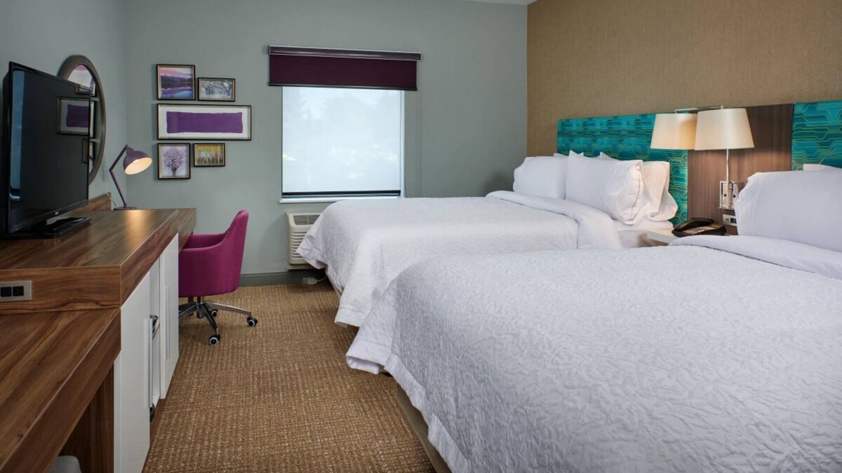 Tigard House | Great Relaxing Overnight! 3 Great Units, Pool, Free Parking & Breakfast