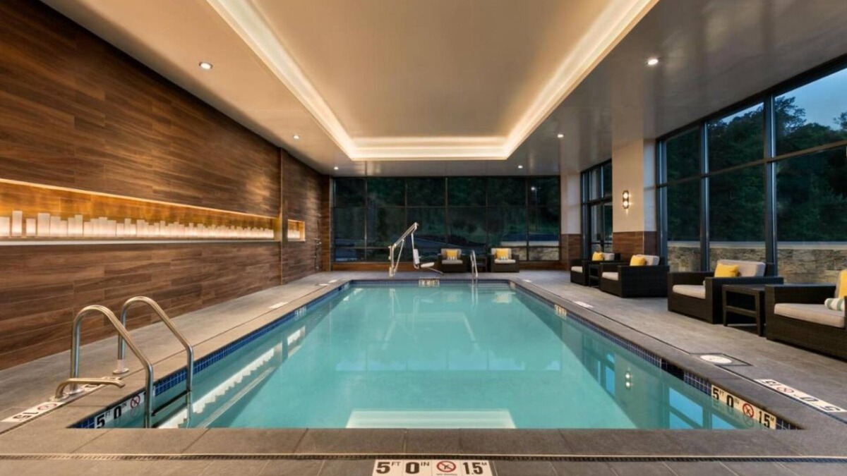 Berkeley Heights Hotel | Great Relaxing Overnight Stay! 2 Spacious Units, Indoor Pool, Free Breakfast!