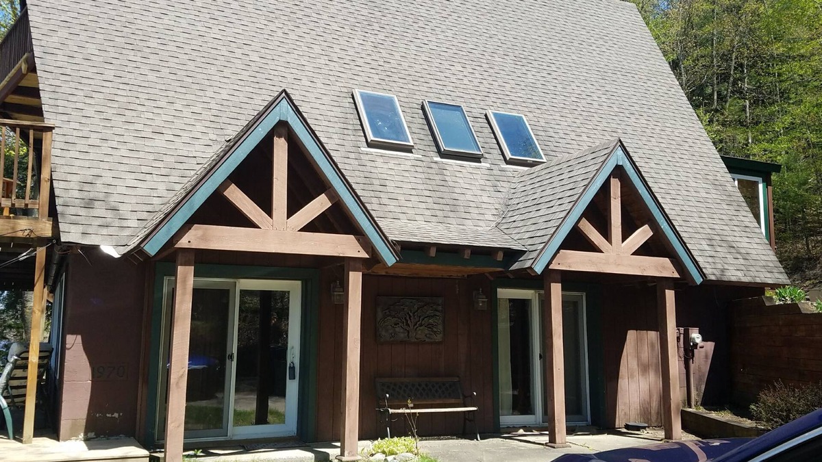 Day House | Great Sacandaga Lakefront Home with 100 feet of deep water access