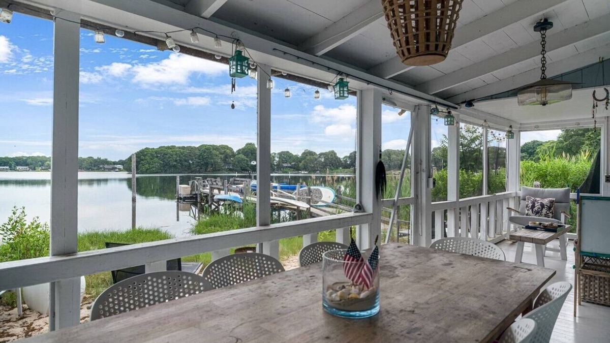 Sag Harbor Cottage | Great Sag Harbor Cottage on the Water Bay views
