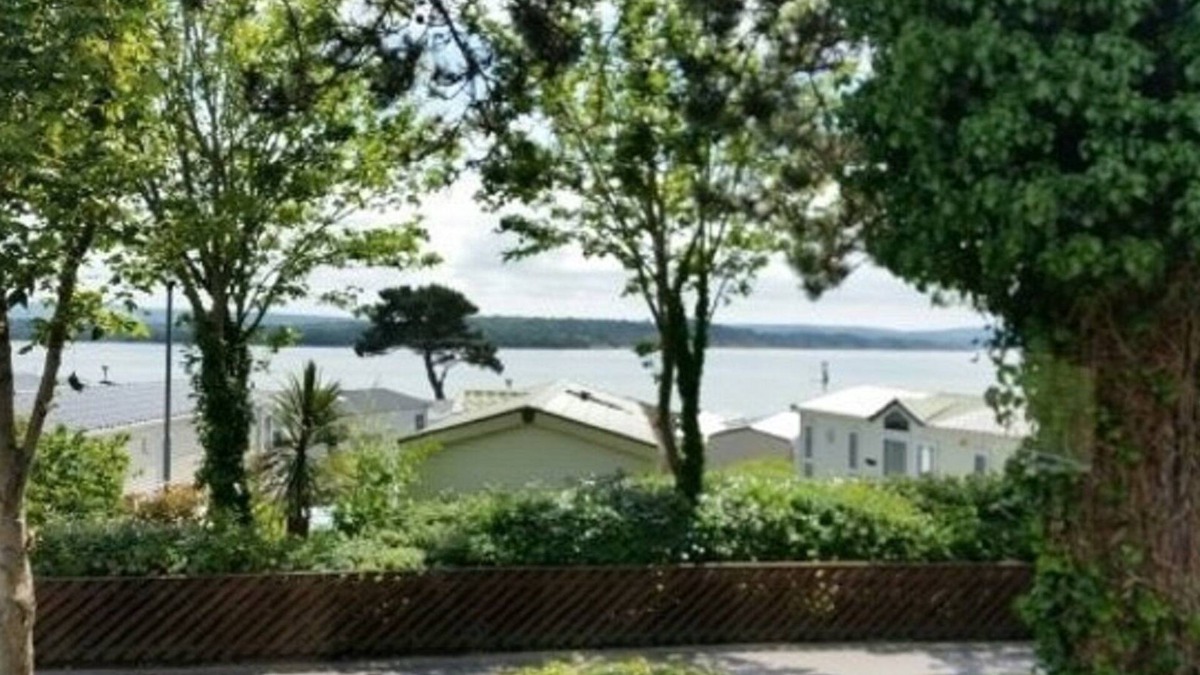 Hamworthy House | Great sea views, modern 6 berth caravan beach 2 mins away at Rockley Park, Poole