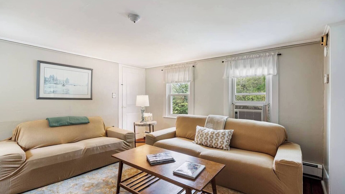 Hamilton Apartment | Great Space to be Together and Spread out
