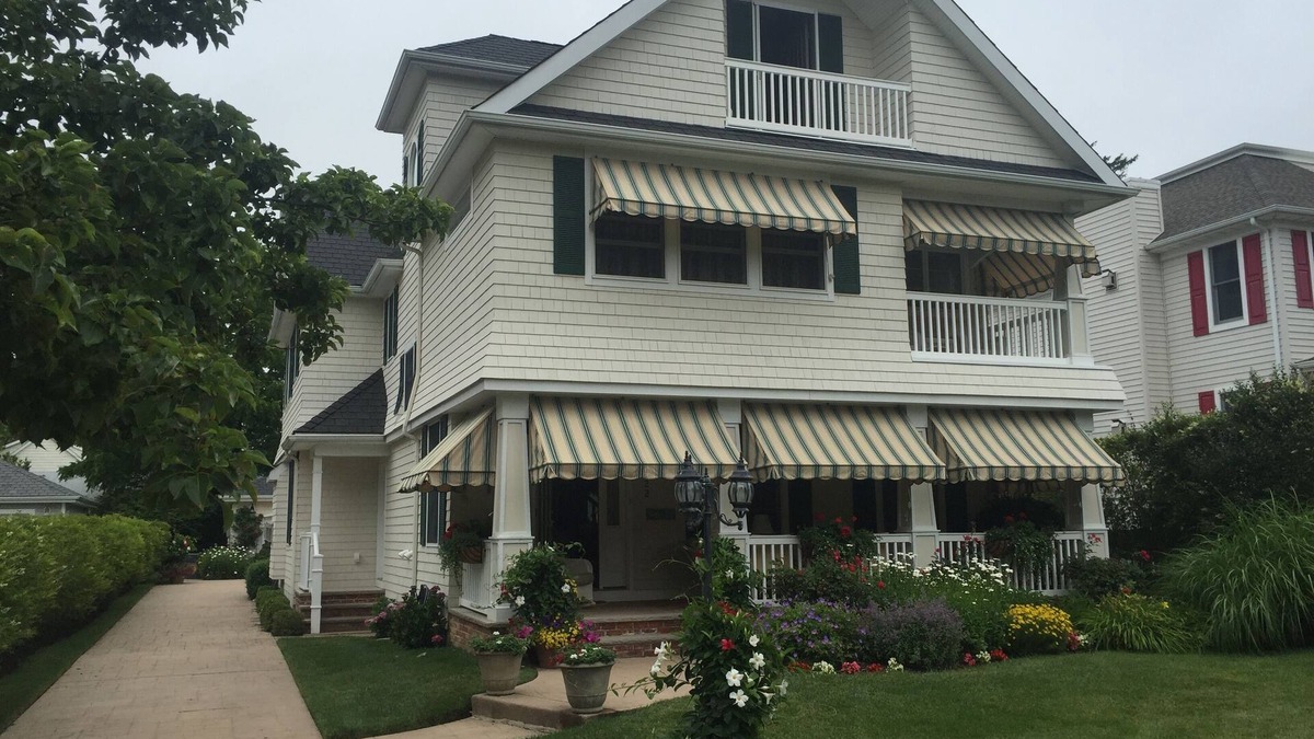 Spring Lake House | Great spring lake location!