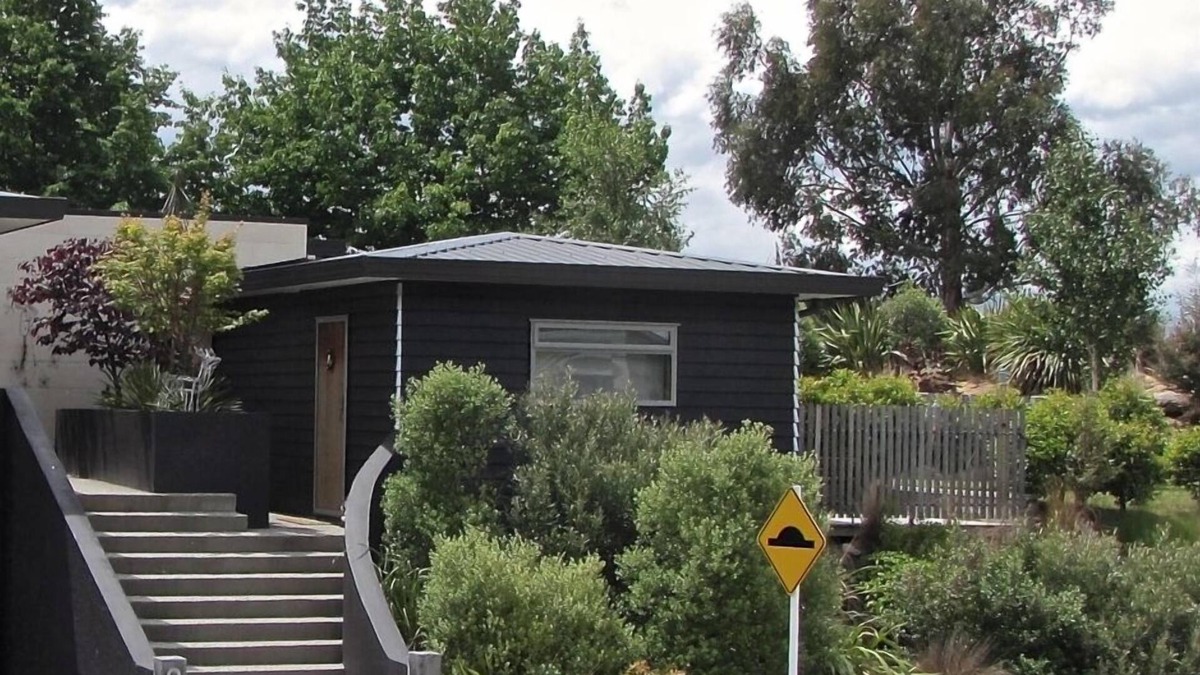 Arthur's Point Apartment | Great studio for a couple near Coronet Ski Field