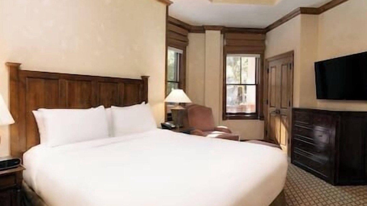Downtown Resort | Great Studio Hotel Room Aspen Mountain Residences