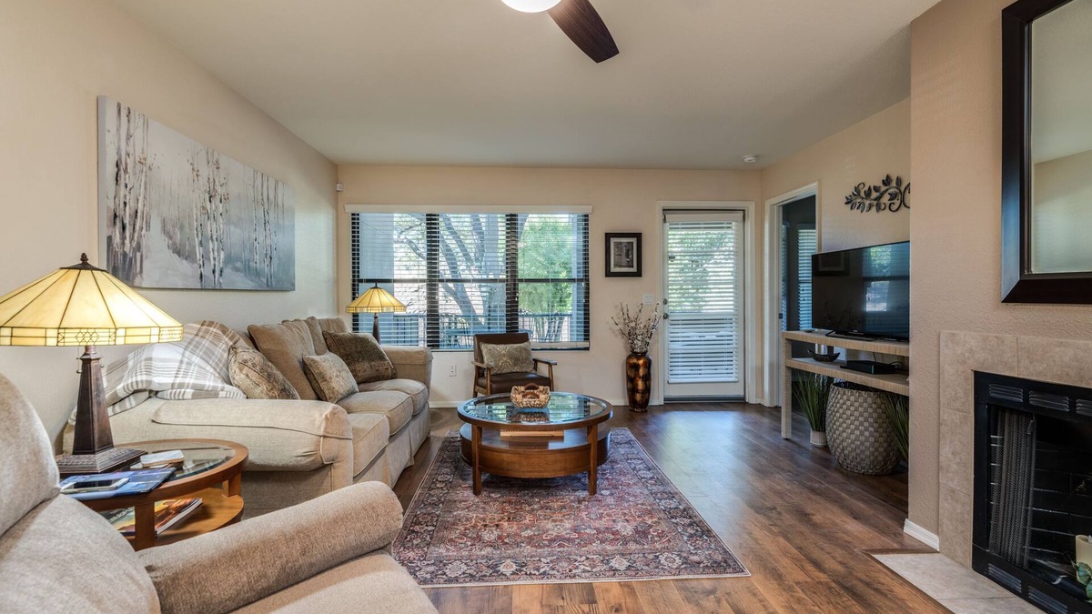 Tucson Condo | Great unit in sought after Greens at Ventana Canyon.