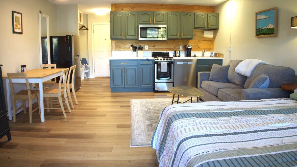 Granby Apartment | GREAT Value! Classy Comfortable King Bed Studio, Sleeps 4!