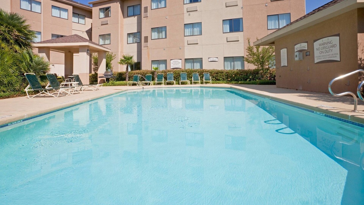 San Angelo Apartment | Great Value! Cozy King Suite | Complimentary Breakfast + Shared Outdoor Pool