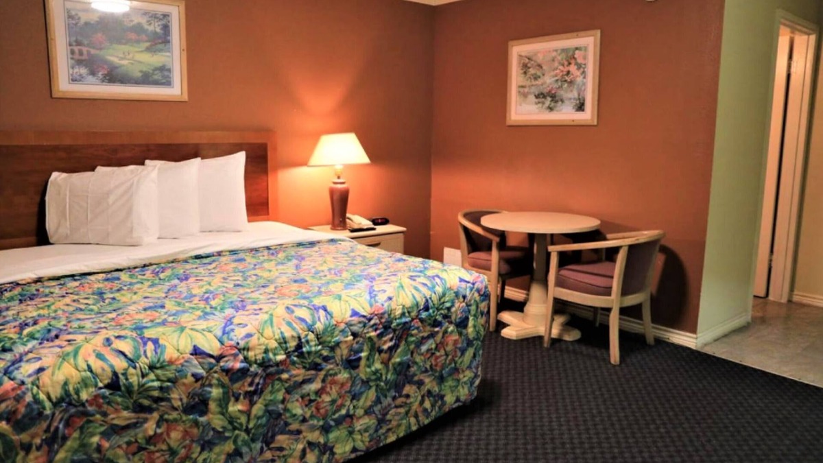 Beeville House | Great Value, Quality Stay! Pets are Welcome, With Free Parking Onsite!