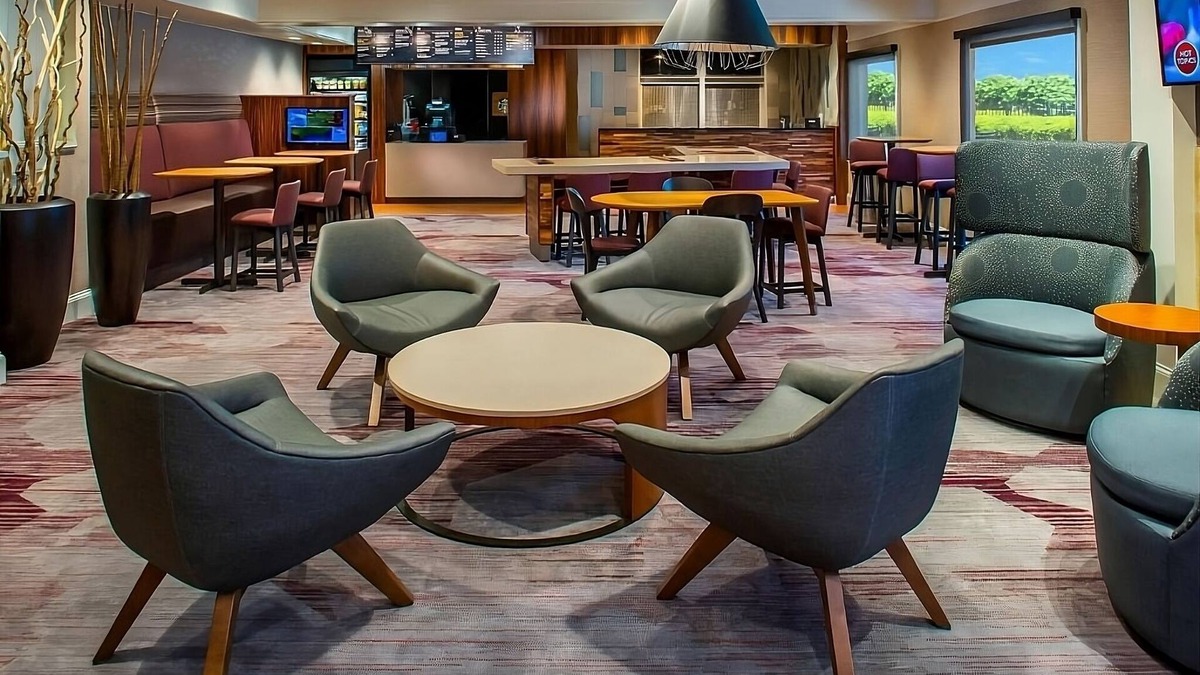 South Lowell Hotel | Great Value, Quality Stay! Pet-Friendly, Onsite Restaurant