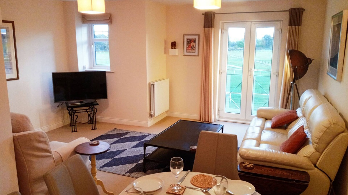 Stratford-upon-Avon House | Great View, Parking, Sleeps 6, 3 bedrooms, 4 Beds, Easy walk to town