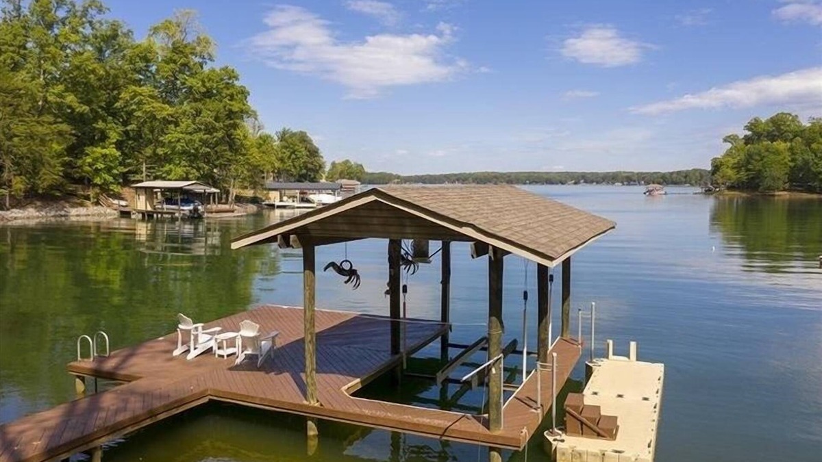 Huddleston House | GREAT VIEW OF MITCHELL'S POINT MARINA'S INDEPENDENCE DAY FIREWORKS! 3 Bedrooms, 1 Flex Room, 2½ Bat
