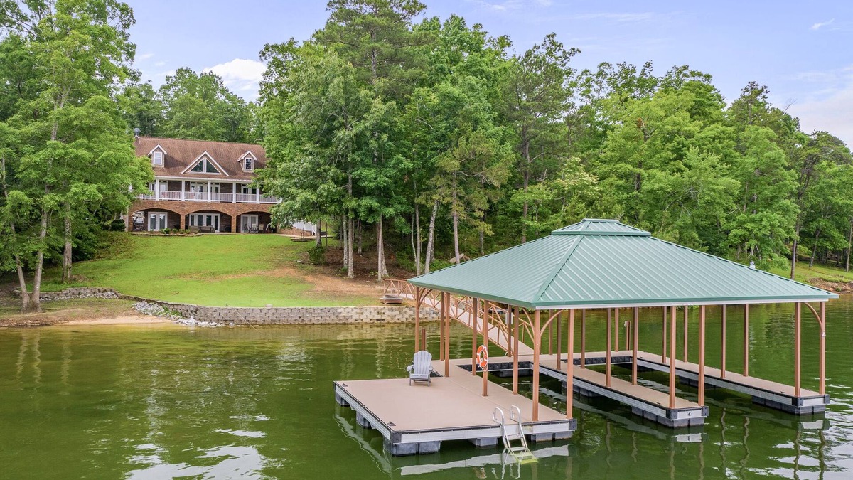 Stoney Point Landing House | Great Views: 5 BR, 4.5 BA in Double Springs, Sleeps 18